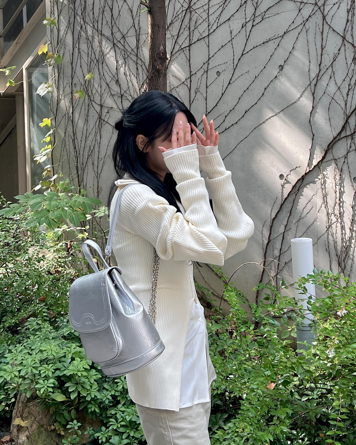 @yoni2_ #OOTD BBYB BEI Chain Small Backpack (Silver)